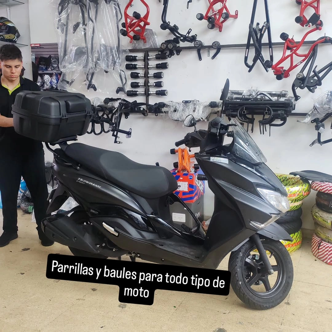 Instalación de baúl y tienda de accesorios Kobra