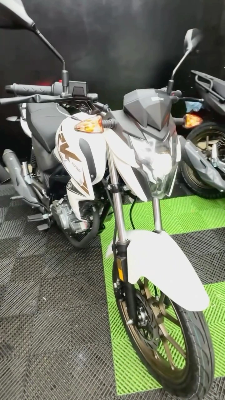 Moto nueva en el showroom de Kobra Motos